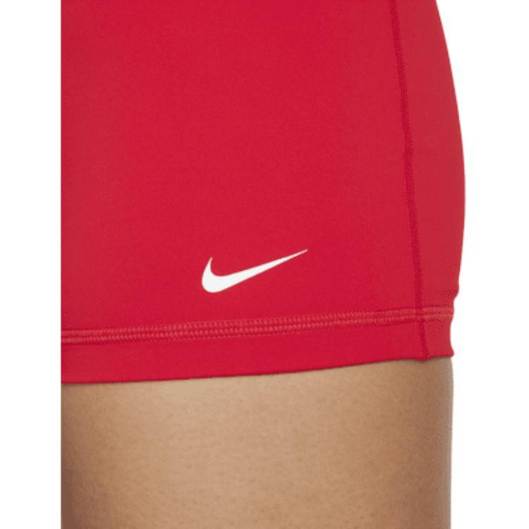 Nike Krótkie Spodenki Sportowe Damskie z Nadrukiem Logo i Literami, Wysoki Stan, Kolor Czerwony Uniwersytecki CZ9857-658