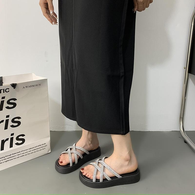 2024 Summer Thick-soled New Rhinestone Cross-strap Outer Slippers Fashionable Versatile Beach Shoes Fashionable Cool Slippers