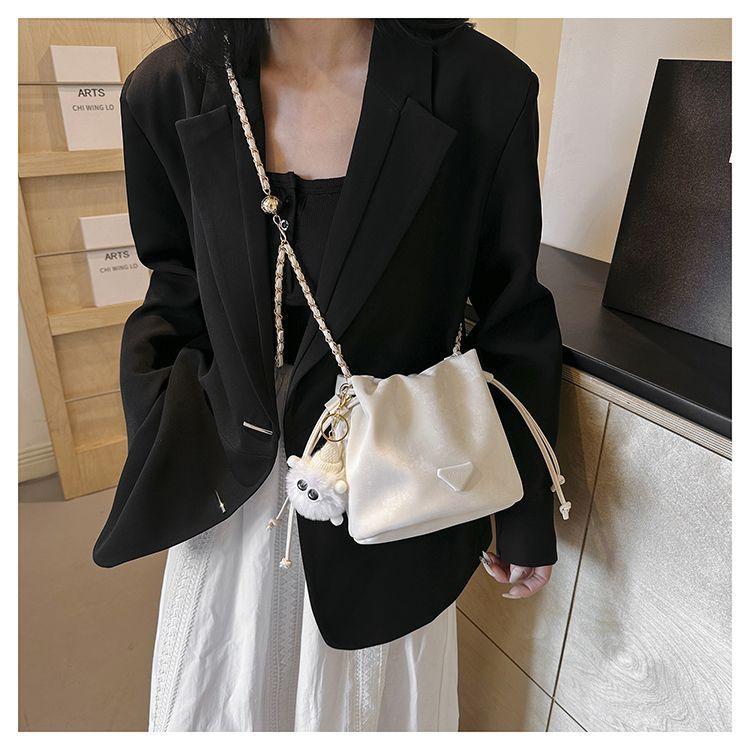 

Foreign-style niche pumping belt chain bag, bucket bag, messenger bag, new trendy fashion versatile casual small bag No Pendant белый