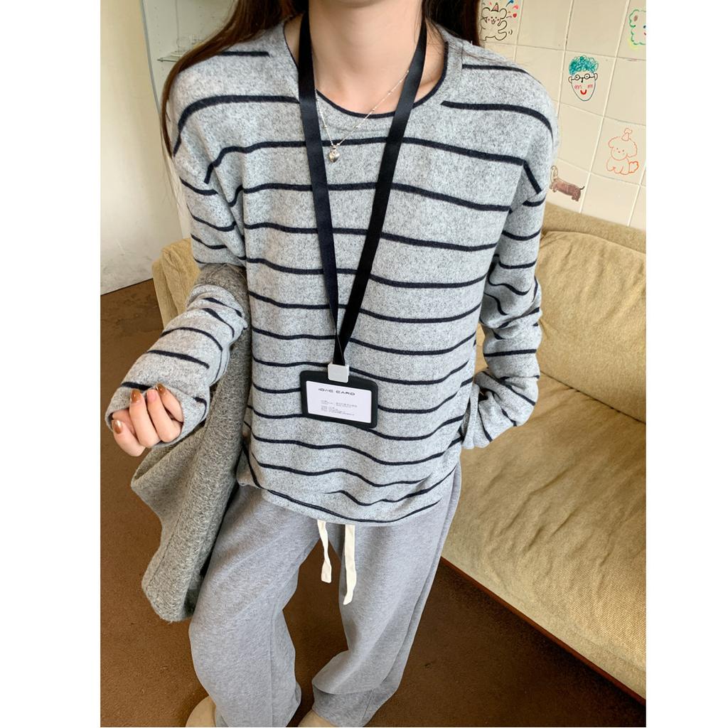 Korean version of chic contrasting striped long-sleeved T-shirt for women's autumn and winter lazy wind loose-feeling polished bottoming shirt