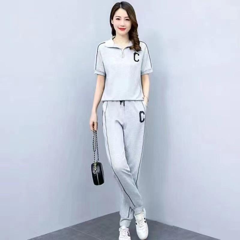 Abbigliamento Estivo da Donna Elegante Set Due Pezzi per la Stagione Estiva. Set con felpa casual sportivo alla moda in stile coreano.