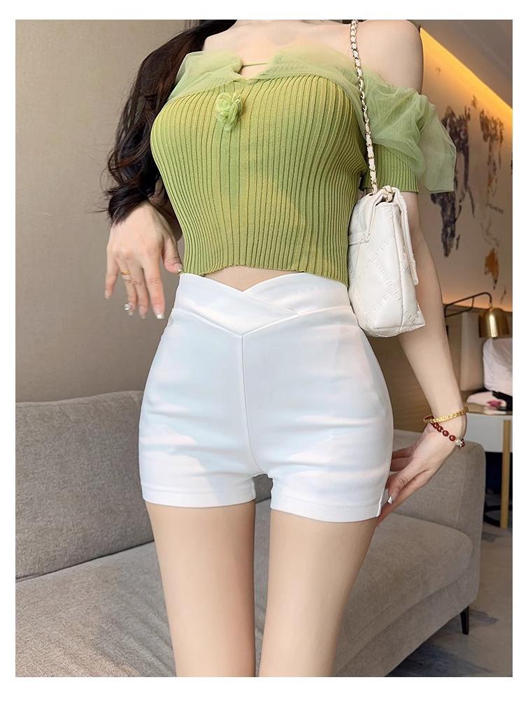 Autumn 2024 Korean Style High Waist Black Spicy Shorts for Women - Slimming, Versatile, Elastic Hip-Wrapping Hot Pants