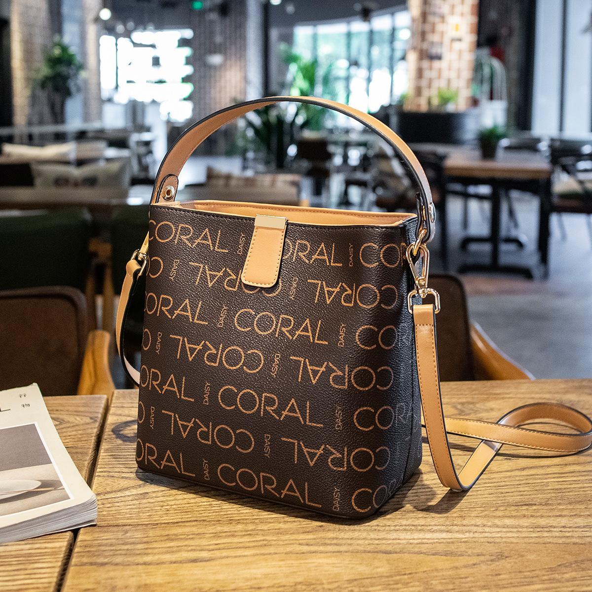 

Роскошные сумки через плечо большой вместимости для женщин, новые модные универсальные сумки для поездок на работу, портативные женские сумки-ведра из ПВХ