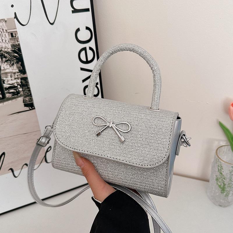 

2025 новая нишевая сумка-бант с высоким чувством, иностранная, простая, с высокой ценностью, сумка-мессенджер на одно плечо, темпераментная маленькая квадратная сумка для женщин серебряный