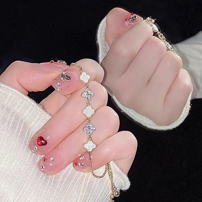 

Нишевый дизайн браслет с четырьмя листочками клевера женский сотни высокого уровня чувства моды легкий роскошный темперамент чистый красный браслет ювелирные изделия для рук