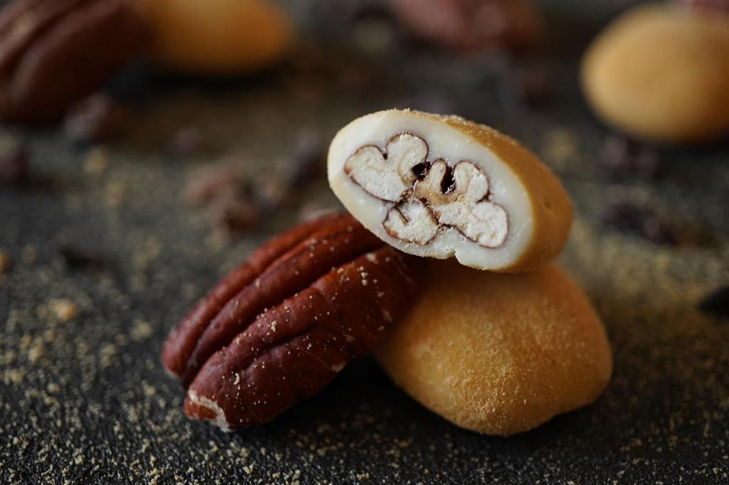 Chocolate Salon Royale La La La Pecan x 20 bags gift small portion pecan nuts National Confectionery Expo Japan Chamber of Commerce and Industry Award
