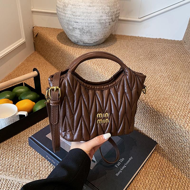 Source Manufacturer Handbag Bag Autumn and Winter New Pleated Soft Shoulder Bag Niche High-end Fashion Trend Shoulder Bag