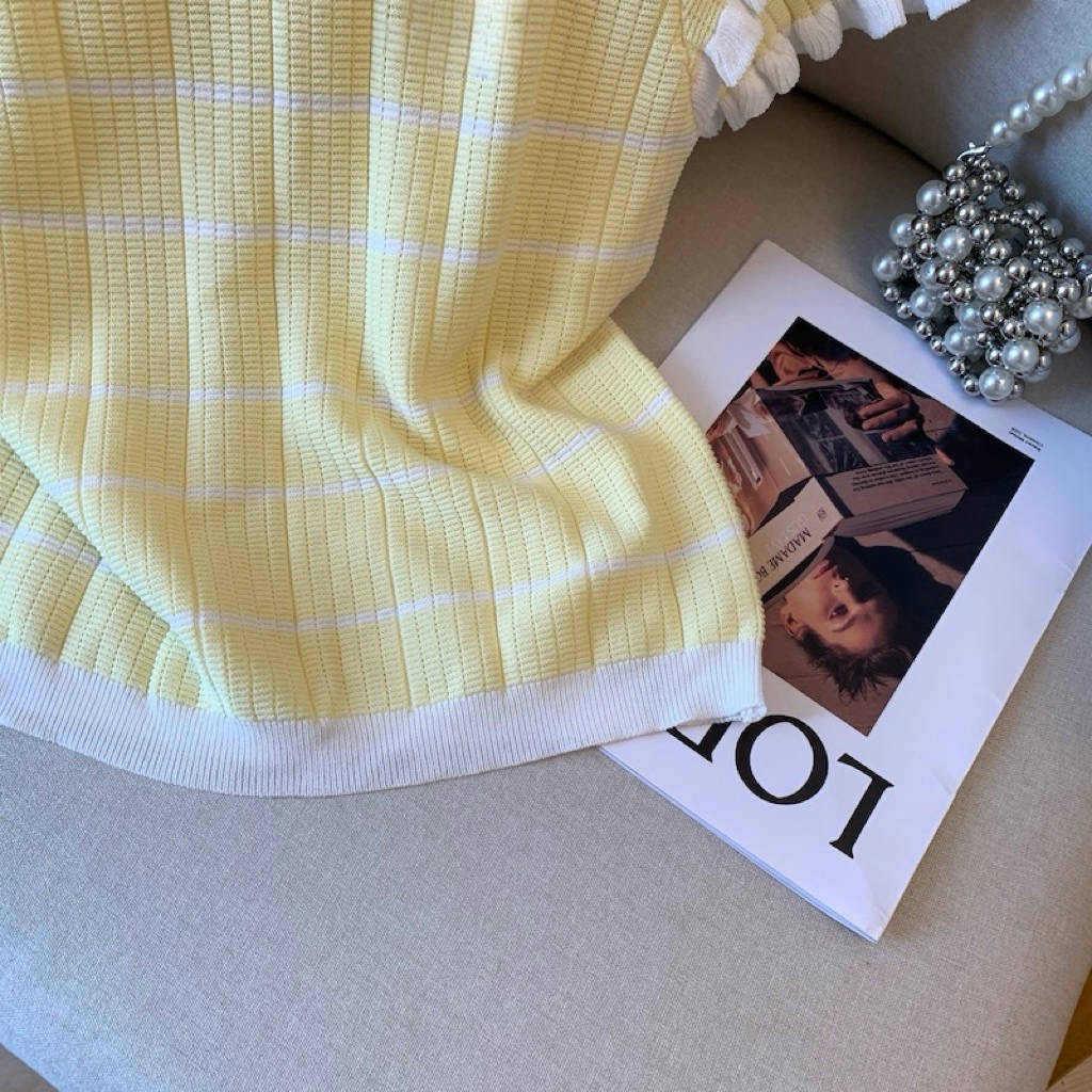 Elegante Top de Punto con Rayas de Encaje en Contraste y Solapa - Manga Corta, Moda Femenina Verano 2026.