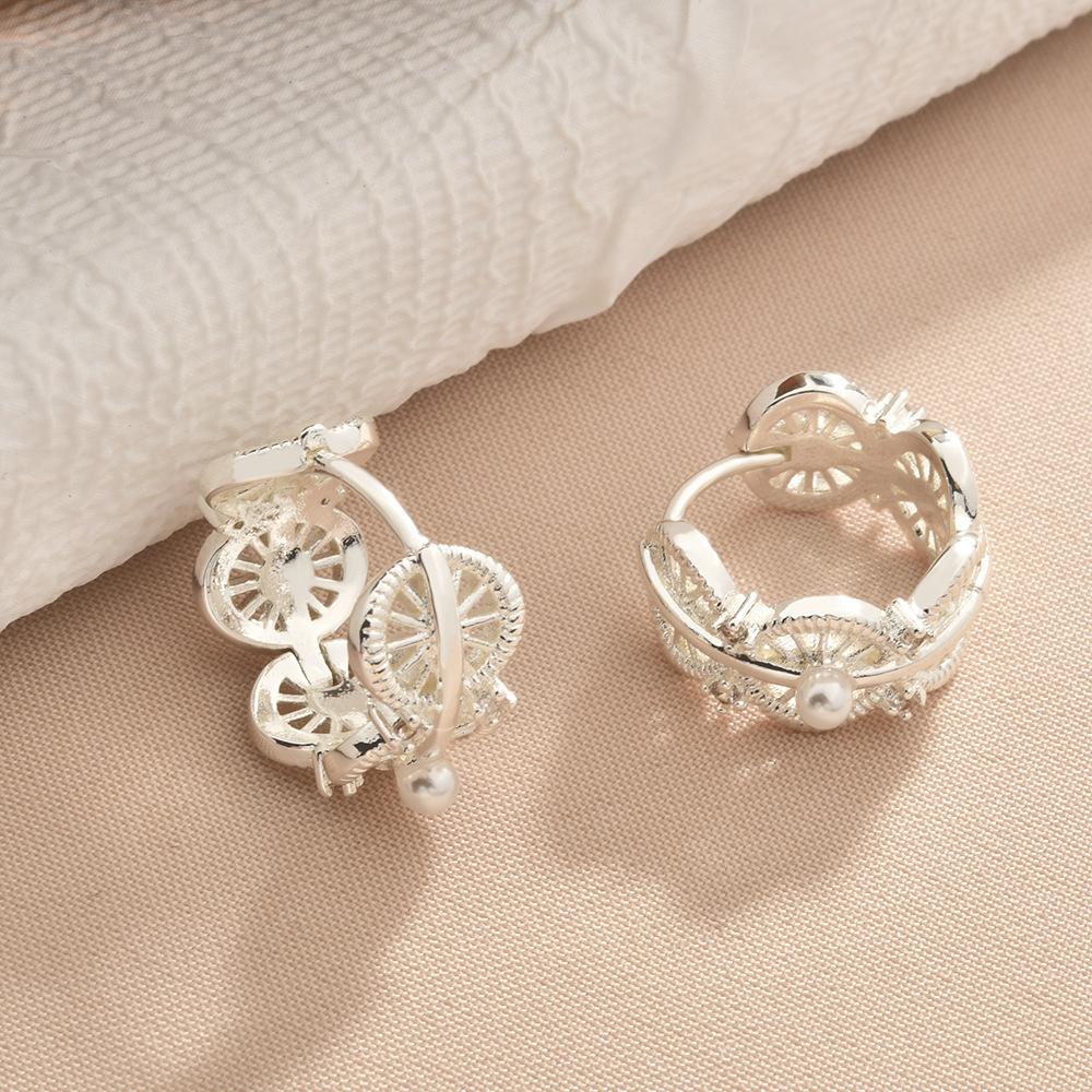 European Vintage Hollow Lace Pearl Hoop Earrings Gold Plated Zircon Ear Buckles for Women