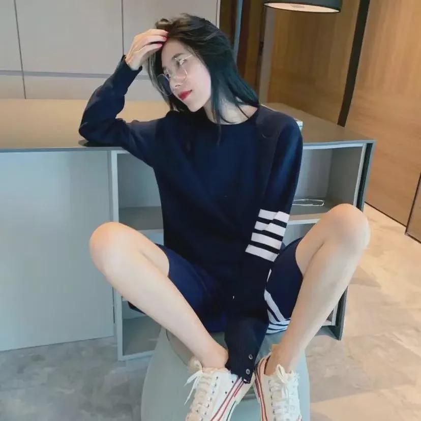 

Женский свободный вязаный свитер-пуловер осень/зима 2023 года с узором TB Four-Bar — повседневный круглый вырез, корейский стиль XL темно-синий