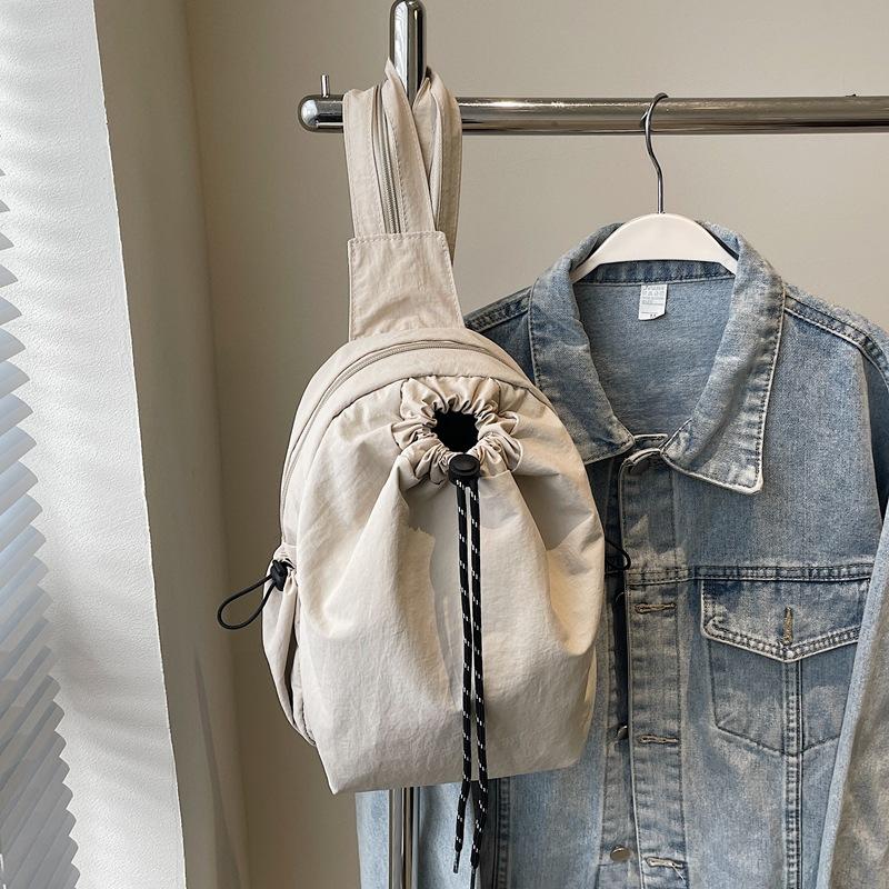 

2025 New Casual Niche Design Folds Personality Simple Fashion Trend Sports Shoulder Backpack Women s Bag