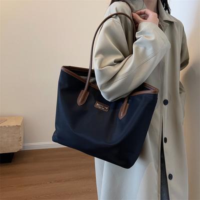 Sac fourre-tout grande capacité couleur contrastante pour femme 2025 nouveau tendance mode niche haut de gamme sac à bandoulière sac à main de bureau