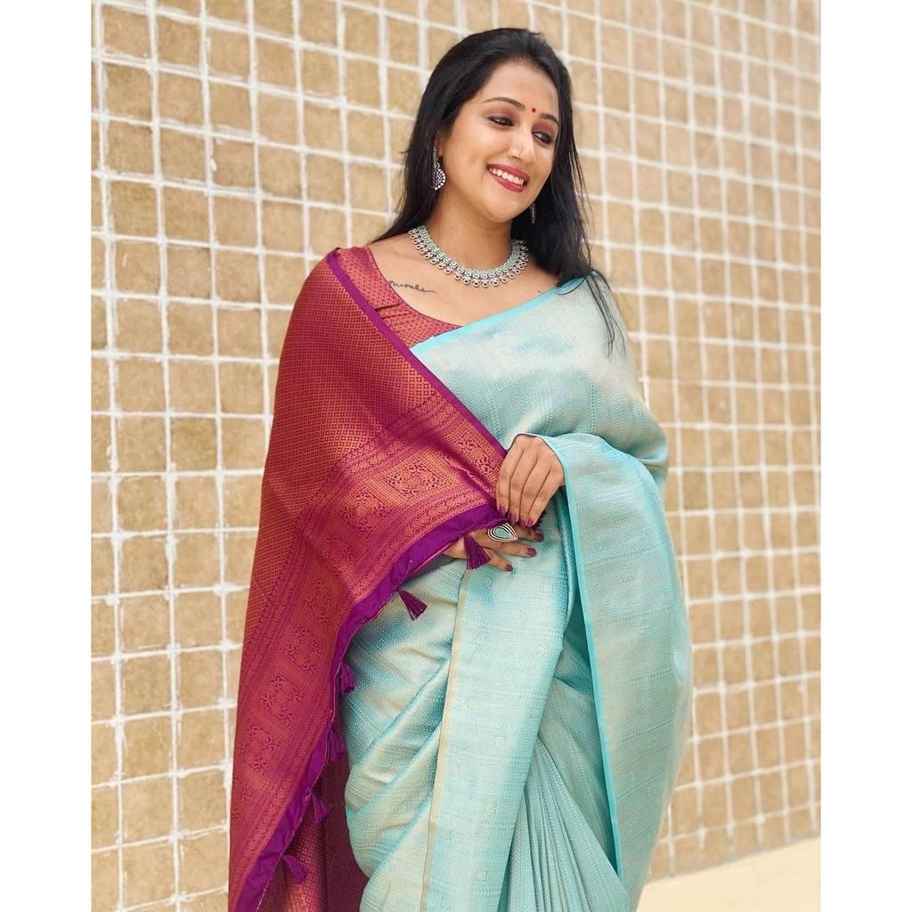 ALMAARI store is adorned with beautiful Zari work in form of traditional motifs. This beautiful saree is elegantly decorated with gorgeous