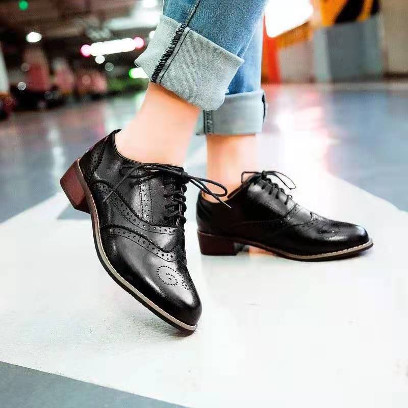 

Summer color matching square heel low-top white Korean engraved daily round head Brock women s single shoes 34 чёрный