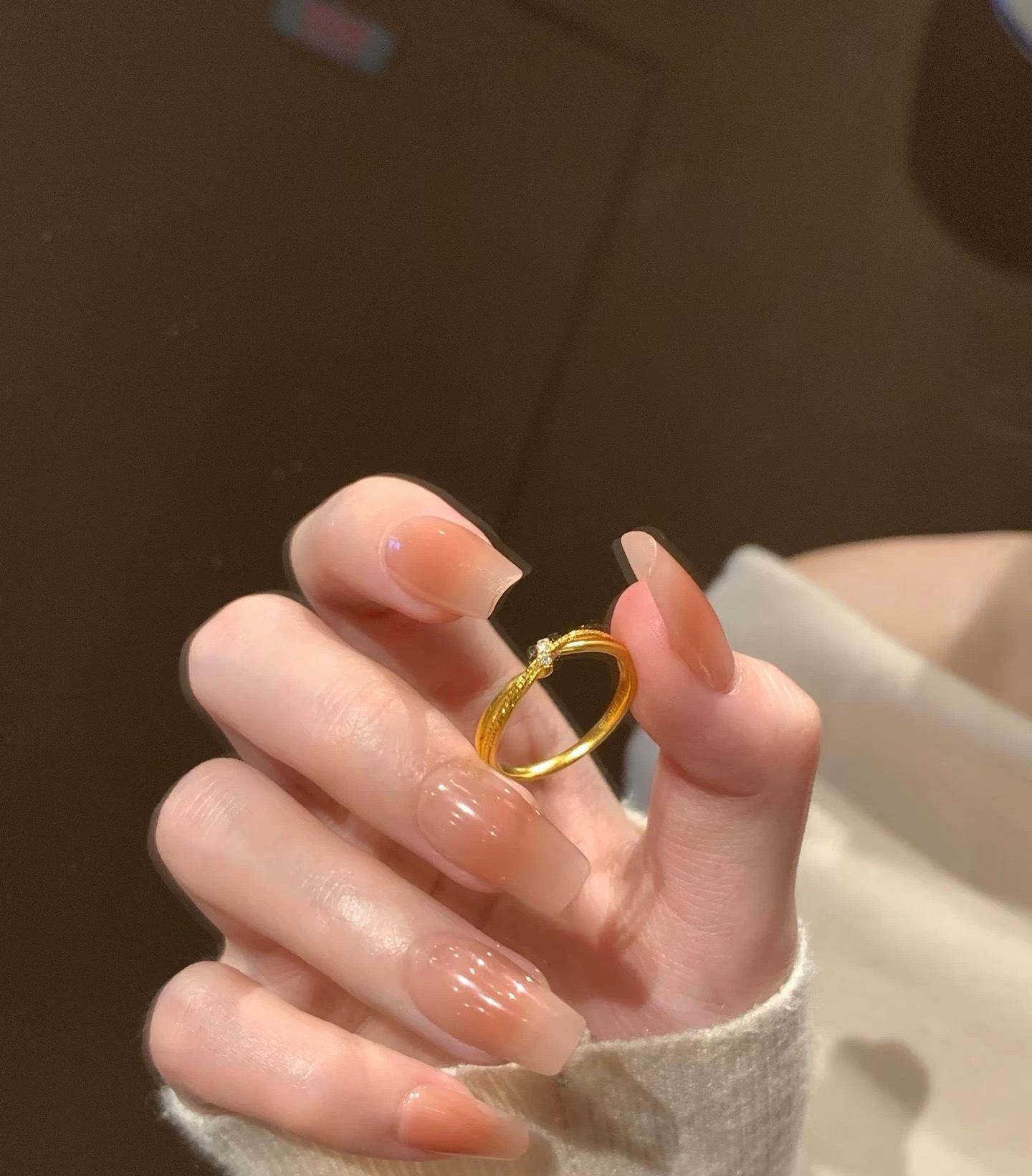 Золотое Изящное Кольцо-Узел для Женщин: Элегантное Свежее Стильное Украшение на Указательный Палец