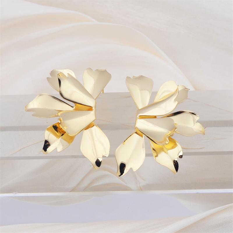 New Exaggerated Folded Metal Dangle Earrings Wave Shape Women's Drop Earrings Gold Color Alloy Material Female Hanging Earrings