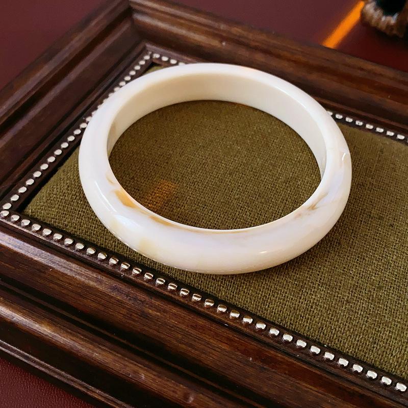 European & American Pleated Metal Bangle: Elegant Cold-Style Bracelet with High-End Luxury Design