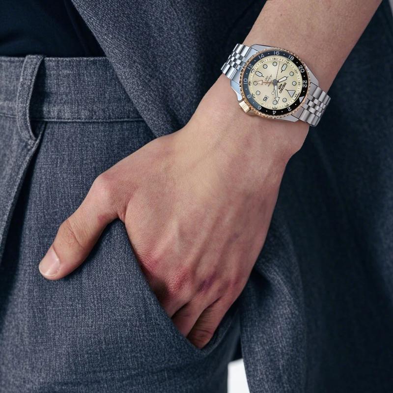 Seiko No. 5 Series 100 Meters Waterproof Fashion Simple Style Automatic Steel Strap 42.5mm Men's Watch Yellow Dial SSK046K1