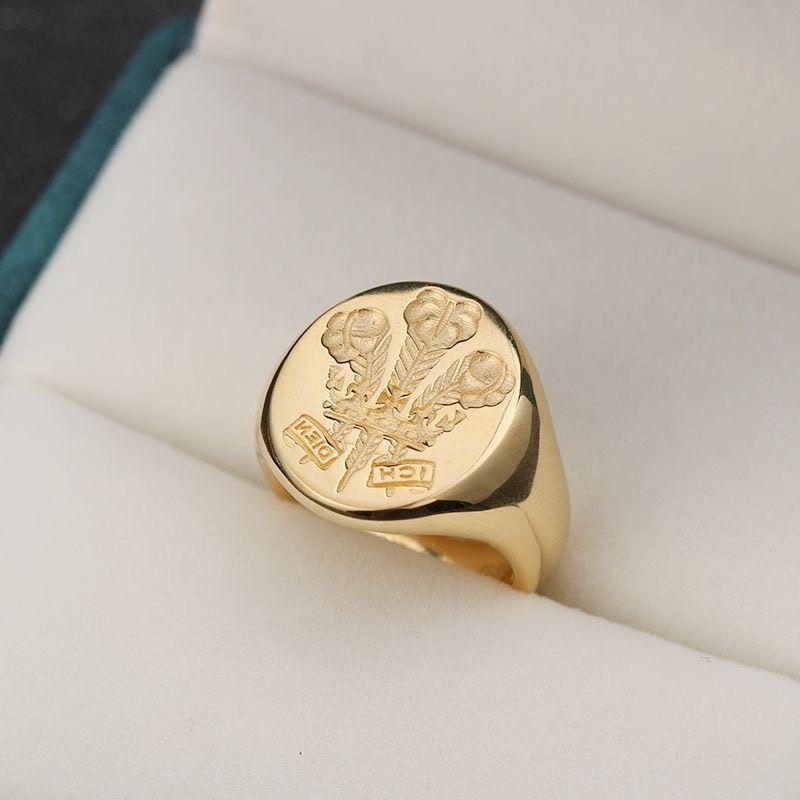 

European and American British Royal Family Emblem Ring, Niche Golden Vintage Seal Stamp, Trendy Men s Tail Ring, Light Luxury Gold Adjustable opening