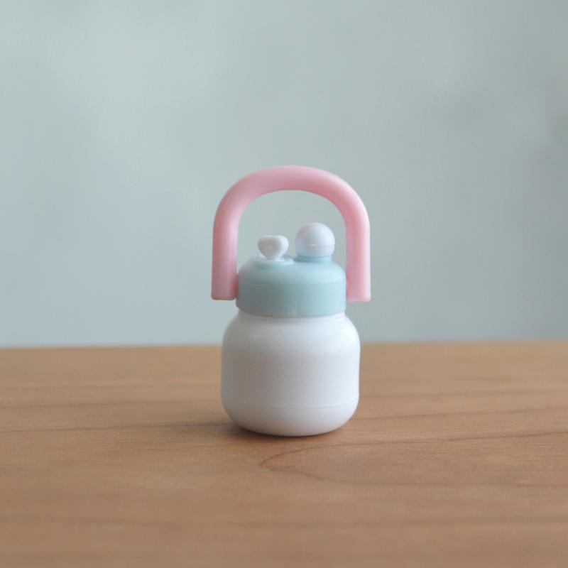 

1Pcs 1/6 Scale Mini Water Bottle Cup Model Miniature Dollhouse Simulation Kettle Cup Doll Accessories Toy