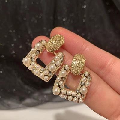 Nuevos pendientes colgantes de perlas cuadradas de moda para mujer, aretes colgantes cortos con diseño geométrico irregular y áspero, aretes de moda punk