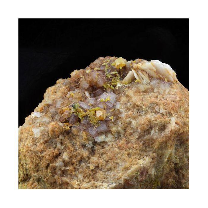 Pierres et Minéraux. Wulfenite + Baryte + Fluorite. 365.8 ct. Lantignié, France..