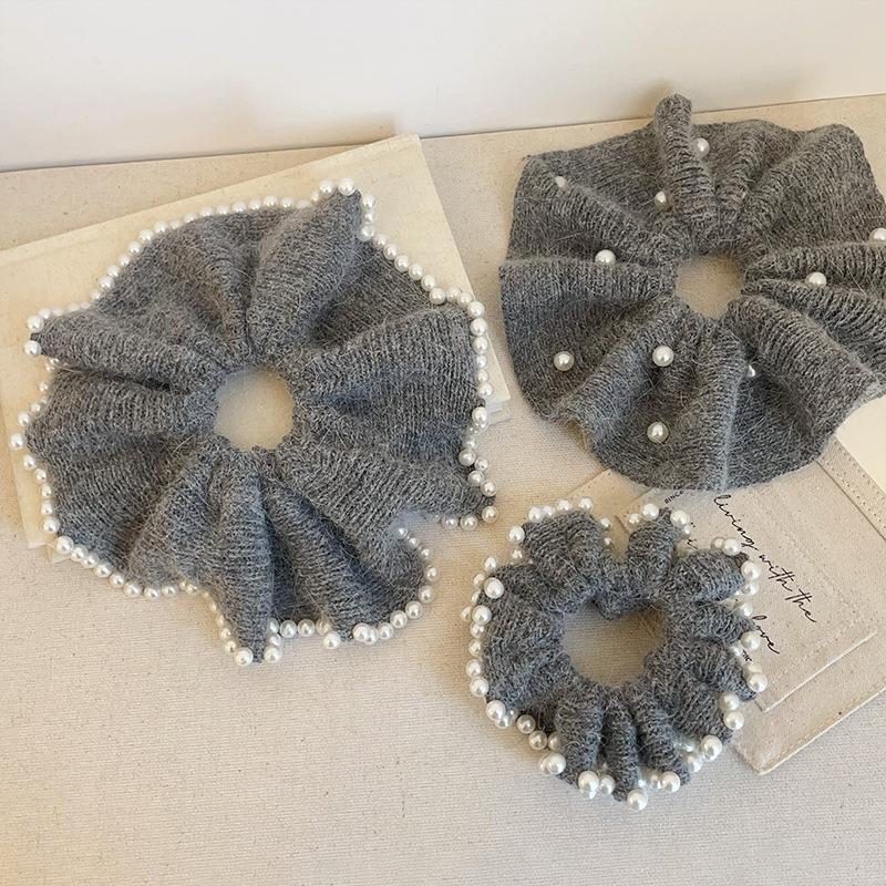 Autumn And Winter Relaxation Pearl Wool Knitted Hair Band Women'S Niche High-End Fashion Versatile Headrope Large Intestine Ring Hair Accessories