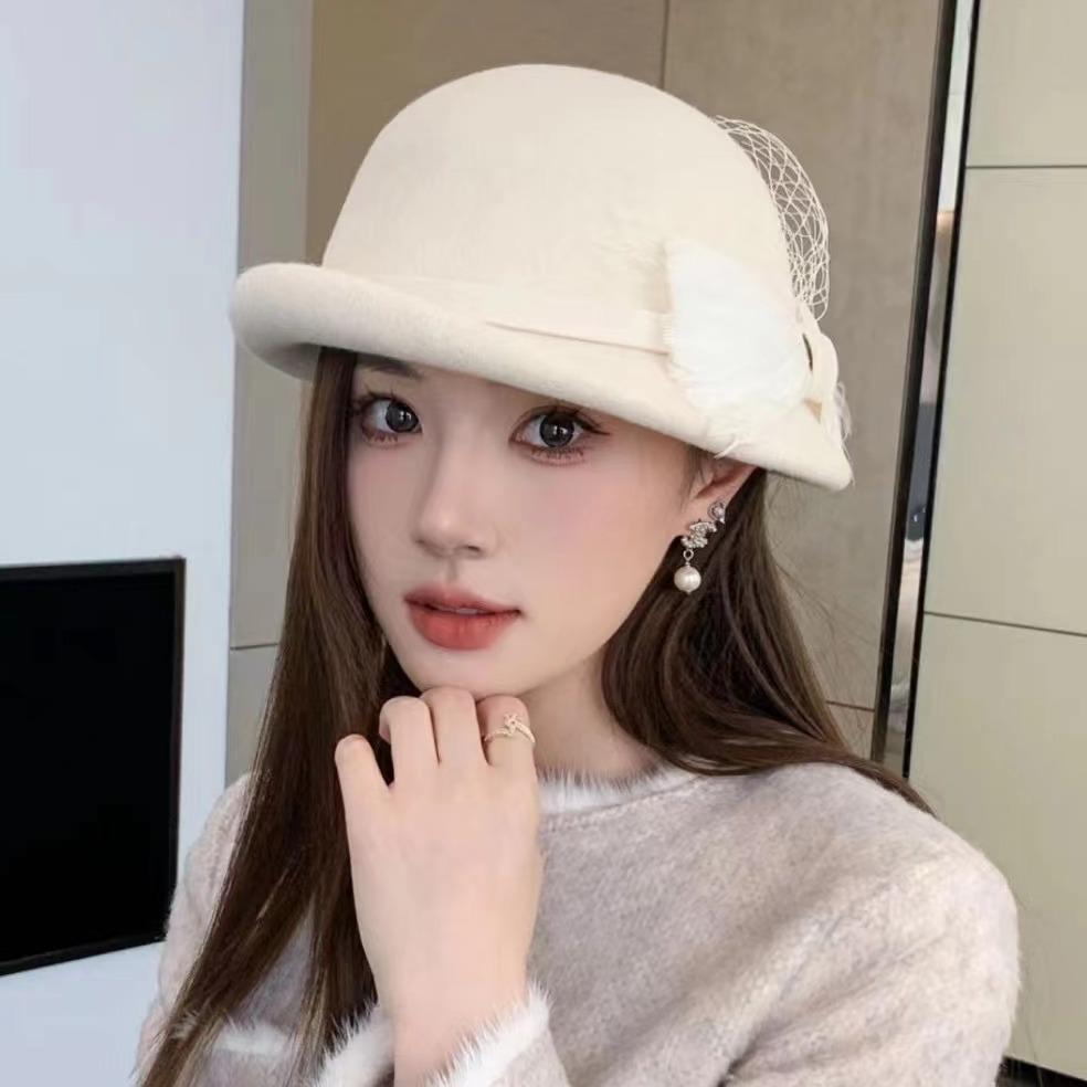 Autumn and Winter Hats Women's Retro Wool Beret British Top Hat Felt Hat Basin Hat Mesh Yarn Dome Elegant Feathers