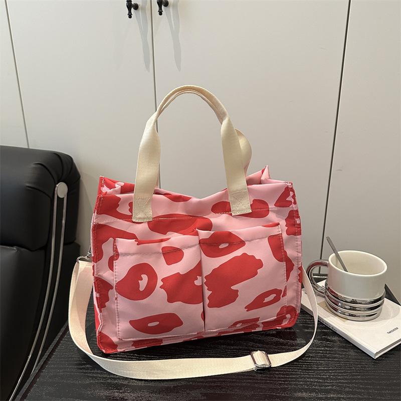 

The new women s bag of the season, high-value leopard print retro simple shoulder bag, women s large-capacity portable tote bag