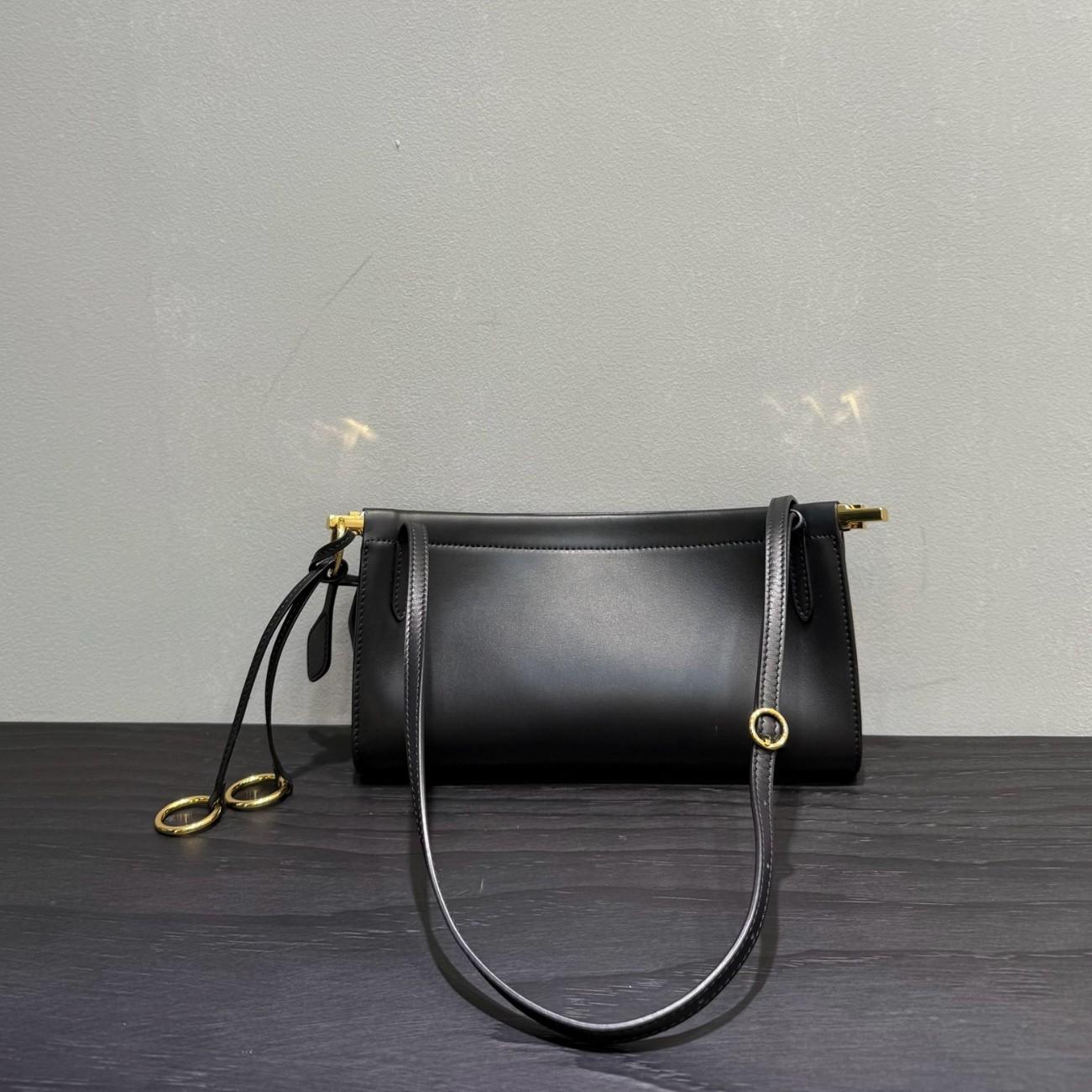 

Нишевый дизайн во французском стиле Чрезвычайно простая сумка из коровьей кожи через плечо и подмышку Повседневная простая и модная Универсальная женская сумка-багет 30x7x16cm чёрный