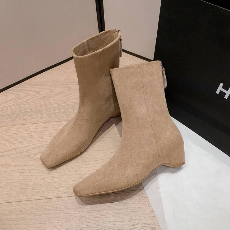 Autumn and Winter Women's Leather Boots Rear Zipper Large Size Fashion Boots Pointed Versatile Sheepskin Women's Boots New Leather Low Boots Women