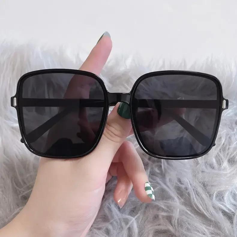 

Fashion Square Glasses For Women & Men Trendy Gradient Sunglasses Retro Black Lenses Popular Unisex Shades 1PC