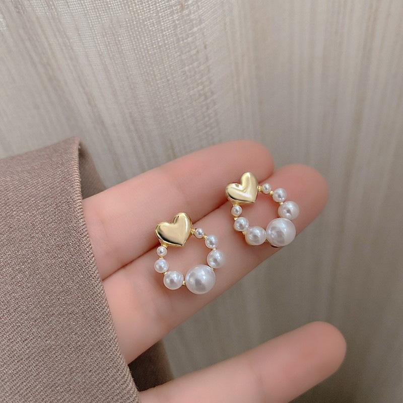 

New Golden Heart Imitation Pearl Stud Earrings Women Personality Fashion Unique Design Earrings Wedding Jewelry Birthday Gift