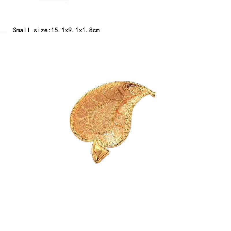 

Creative Zinc Alloy Golden Leaf Shape Snack Plate Unique Appetizer Serving Tray Fruit Food Dish for Home Restaurant