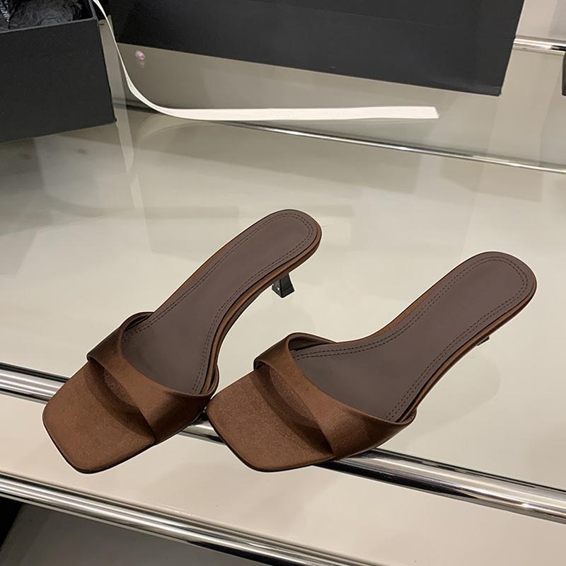 

Летняя вечеринка Низкие тонкие каблуки Тапочки для женщины Уютный шелк Квадратный носок Слипоны Шлепанцы Мюли Сандалии Женские Zapatos Mujer 40 коричневый