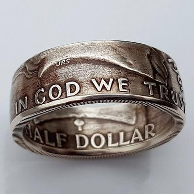 Breite Version von modischen Ringen und Schmuck für Damen und Herren