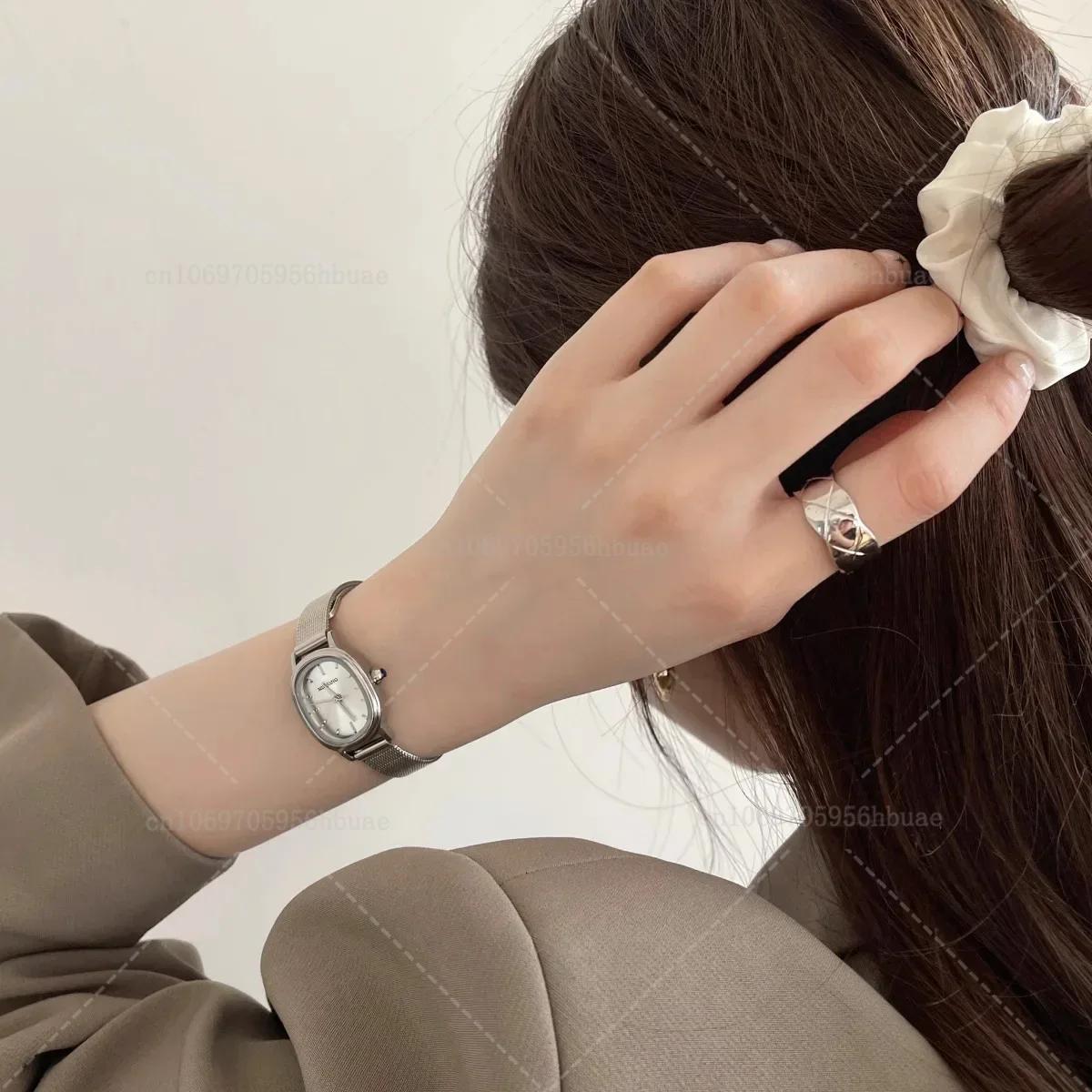 

Маленький овальный циферблат Зеленые часы Простые из нержавеющей стали Женские наручные часы Бренд Женские Роскошный подарок Кварцевые часы Дропшиппинг