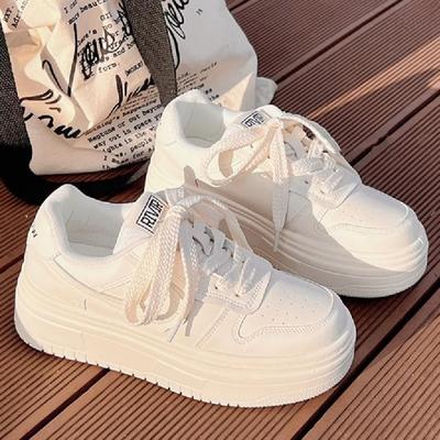 Neue Plattform weiße Schuhe Damen Herbst Milch rauschende vielseitige Nischenschuhe Ins trendige lässige und bequeme Boardschuhe