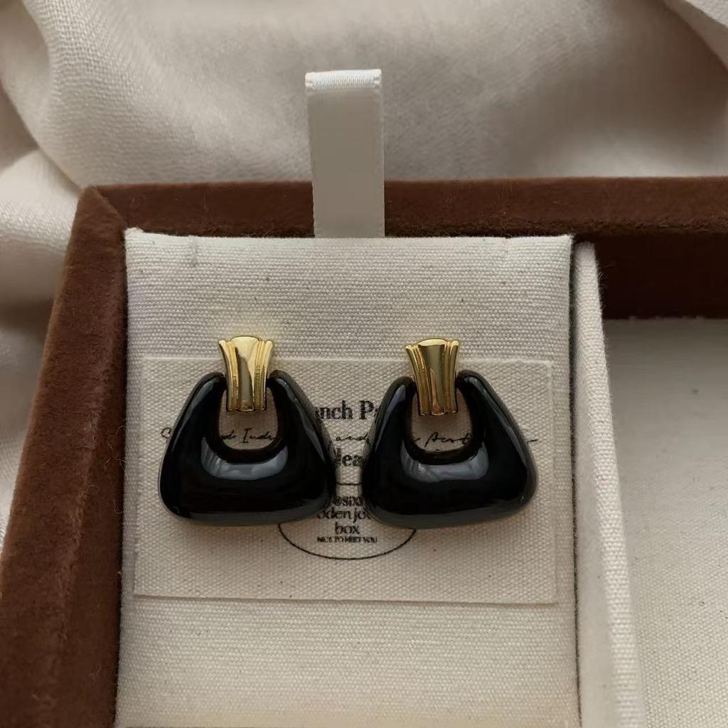 Geometric Bag Shape, High Saturation Enamel Earrings, Ear Buckles, Light Luxury And Fashionable Individuality, Retro Elegance And High-End Earrings.