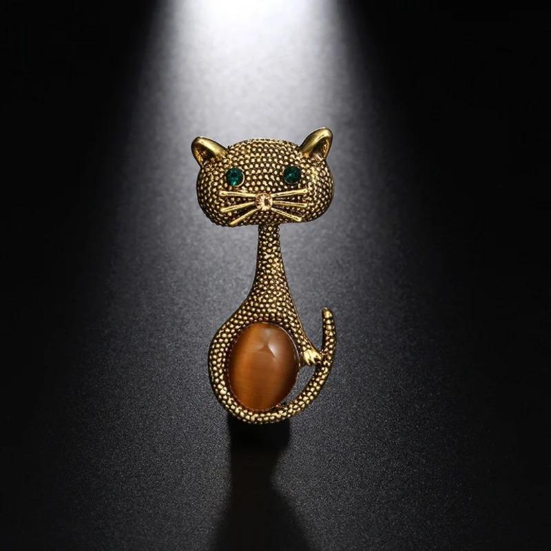 Retro Green Eyes Cat Brooch Universal Animal Alloy Badge Fashionable and Versatile Clothes Bag Accessories Brooch enamel pins