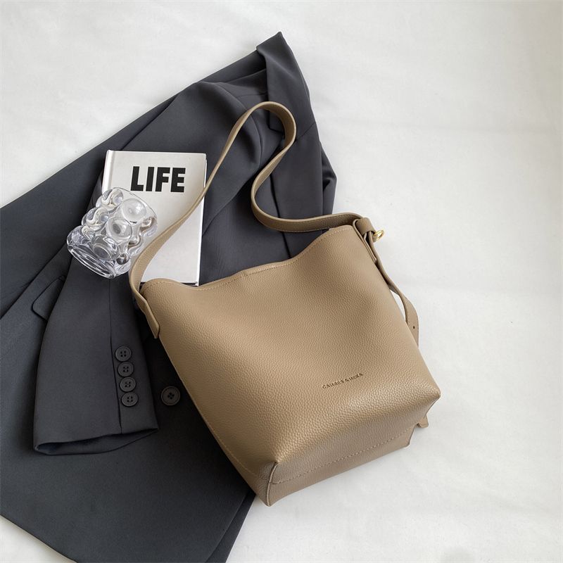 Fall and Winter Large Capacity Commuter's All-Matching Single Shoulder Bucket Bag