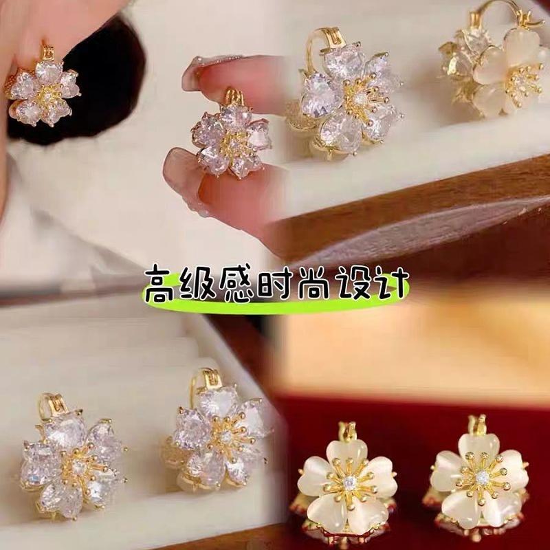 Crystal Design Unique Cat Eye Earrings Vintage Style Highend And Stylish