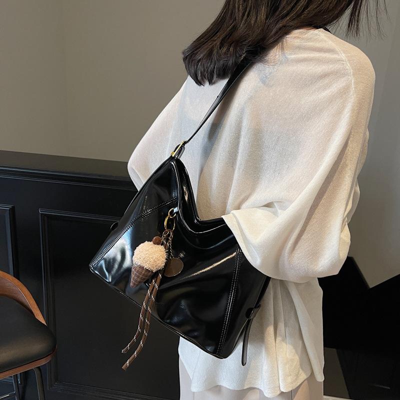 Premium Bag Women's Maillard Messenger Bag New Commuter Retro Tote Bag Large Capacity Shoulder Women's Bag Bag