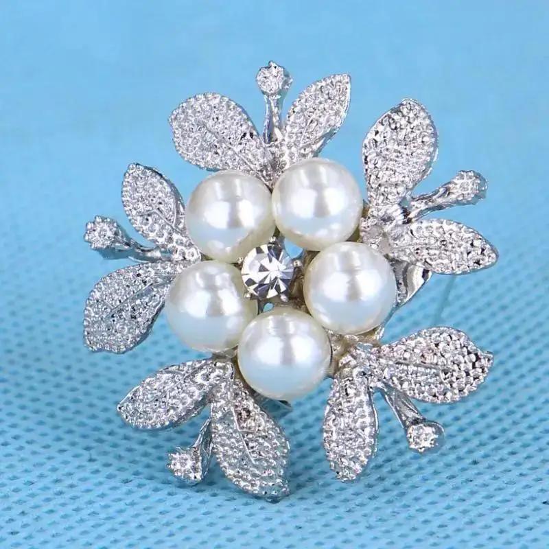 Fashion Pearl Studded Diamond Brooch Elegant Alloy Rhinestone Brooch Women's Clothing Accessories New Jewelry Brooche