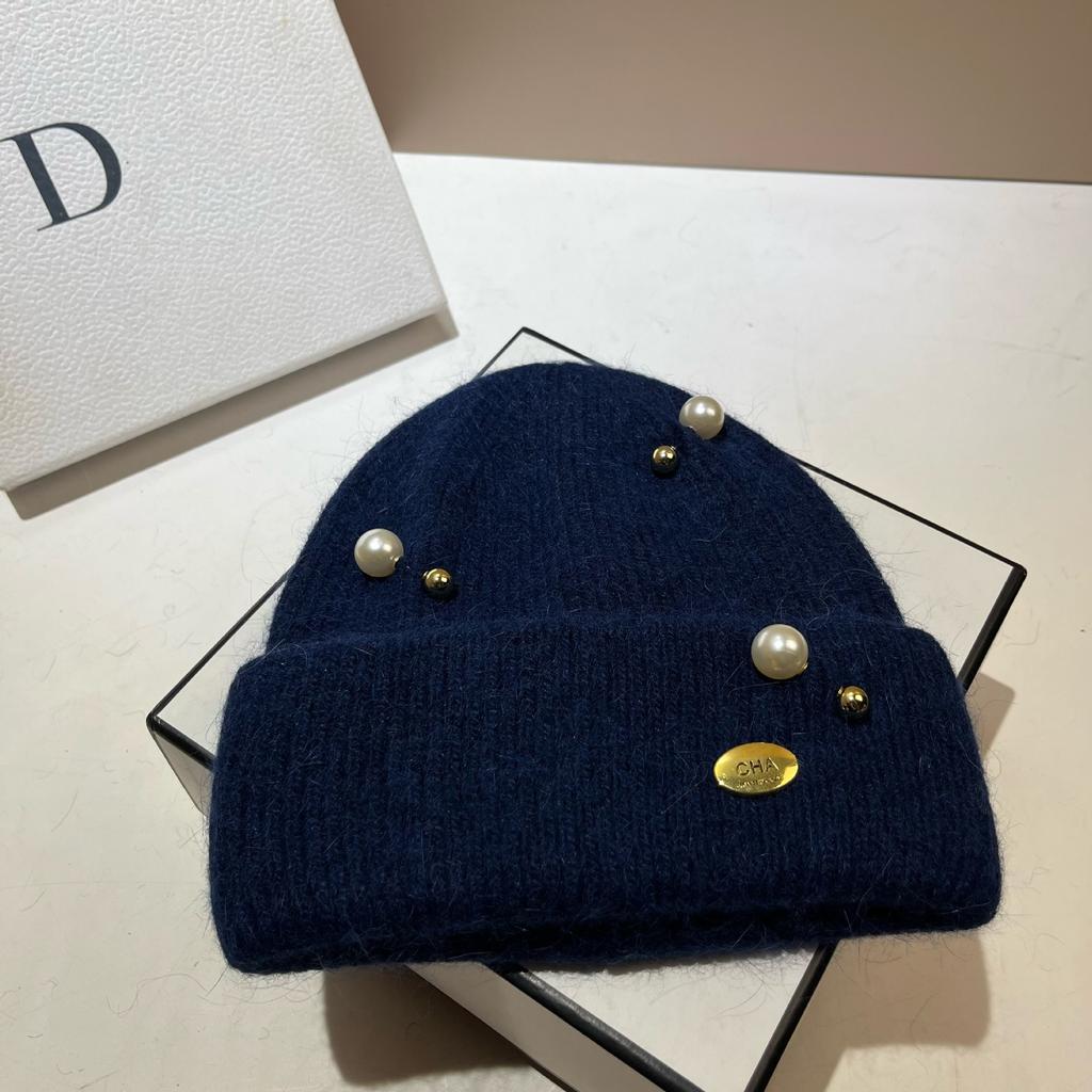 Designer-Perlenbrosche, Strickmütze für Damen, Luxus-Wollmütze mit Metalllogo, Mütze aus echtem Kaninchenfell, warme Damen-Wandermütze