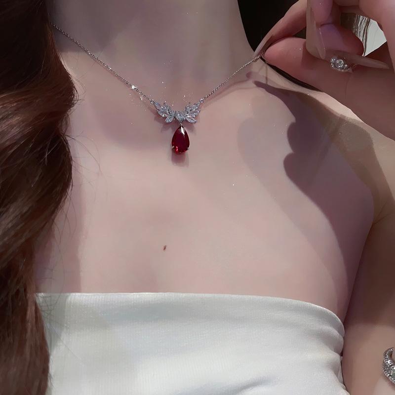 Zircon water drop pendant necklace French niche simple and fashionable versatile collarbone chain light luxury high-end neck chain wholesale