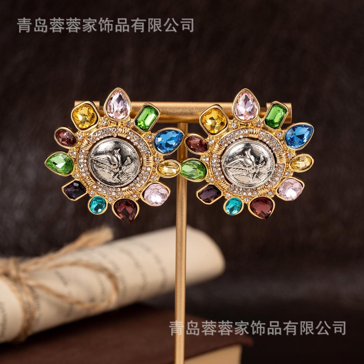 Vintage Medieval Design Exquisite Flower Colored Treasure Medal Earrings Heavy-duty Antique Banquet Light Luxury