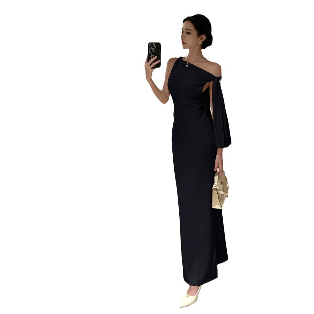 Elegantes einseitiges Schnürkleid - Figurbetonende Abendgarderobe