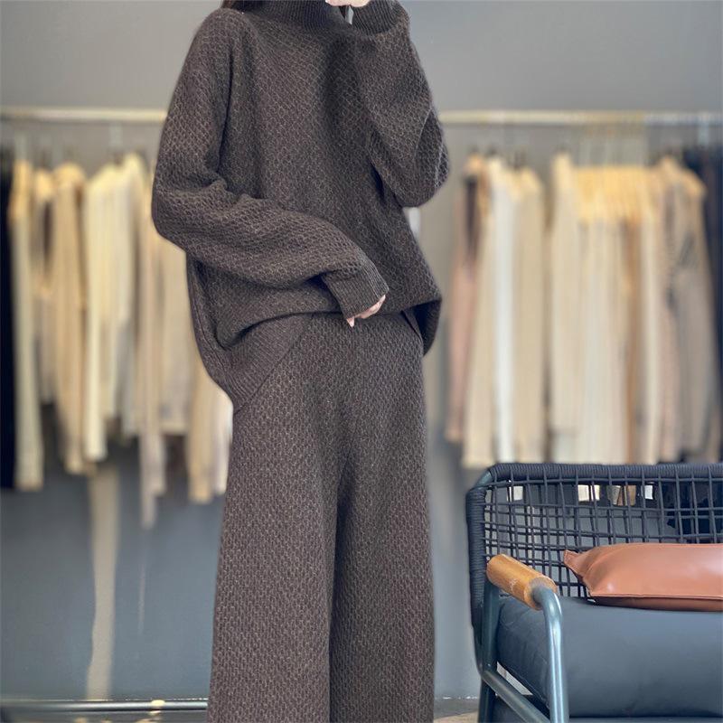 

Жіночий фіолетовий вовняний светр з високою горловиною та комплект штанів широкого крою - Осінньо-зимова мода Extra Large кавовий