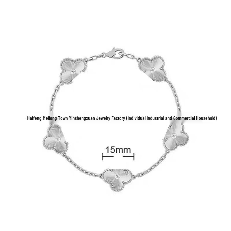 

Браслет из 18-каратного золота с четырехлистным клевером и пятью цветками, с красным агатом и белым перламутром.